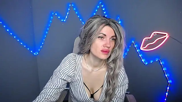 MilaLoona online show from 19, 4, 2026