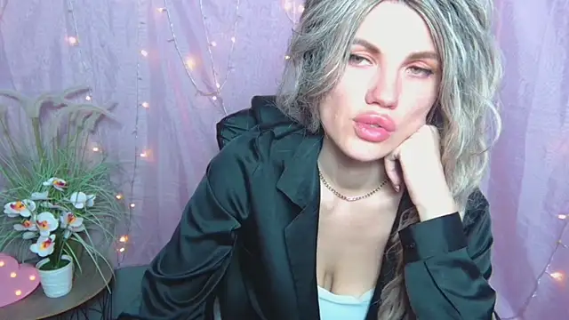 MilaLoona online show from 16, 4, 2026