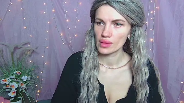 MilaLoona online show from 17, 4, 2026