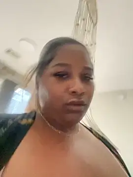 BigFineSelena online show from 12, 10, 2025