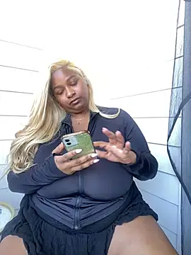 BigFineSelena online show from 11, 3, 2025