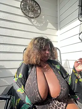 Snapshot of BigFineSelena chatting on 4, 5, 2026 BigFineSelena online show from 4, 5, 2026