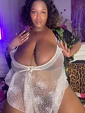 Snapshot of BigFineSelena chatting on 17, 5, 2026 BigFineSelena online show from 17, 5, 2026