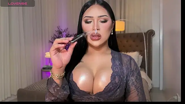 Your Majesty Tyra online show from 26, 11, 2025