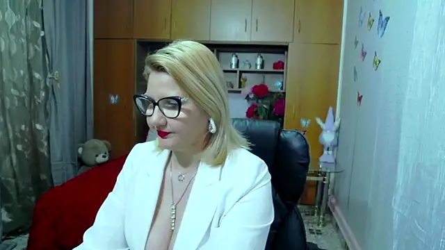 Snapshot of LucilleFenlys chatting on 11, 2, 2025 LucilleFenlys online show from 11, 2, 2025
