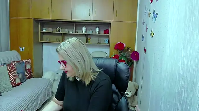 LucilleFenlys online show from 2, 11, 2025