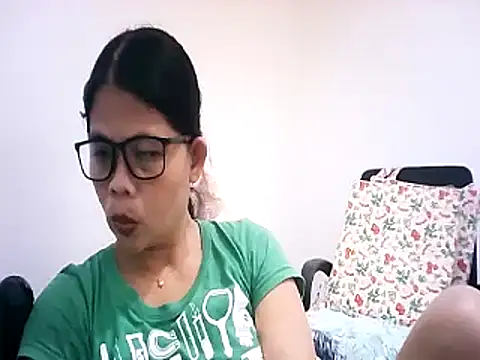 Snapshot of pinay_milfxx chatting on 8, 11, 2025 pinay milfxx online show from 8, 11, 2025