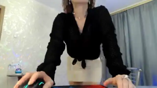 Snapshot of elenaza chatting on 19, 5, 2026 elenaza online show from 19, 5, 2026