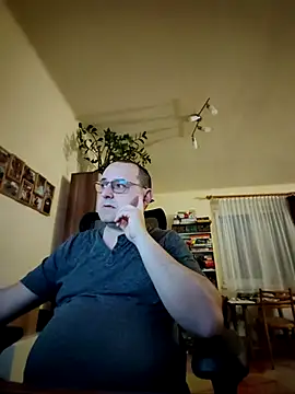 Snapshot of Stevie_Little chatting on 9, 2, 2025 Stevie Little online show from 9, 2, 2025