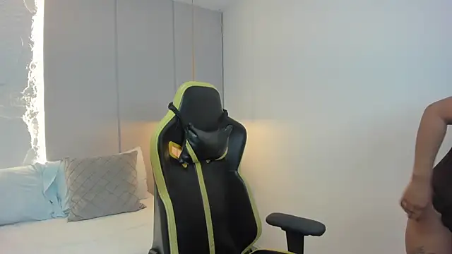 isabella florez online show from 23, 3, 2026