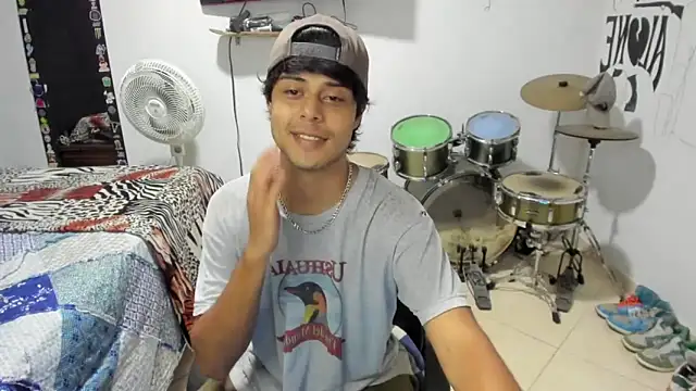 Snapshot of Zack_falcon chatting on 25, 9, 2025 Zack falcon online show from 25, 9, 2025