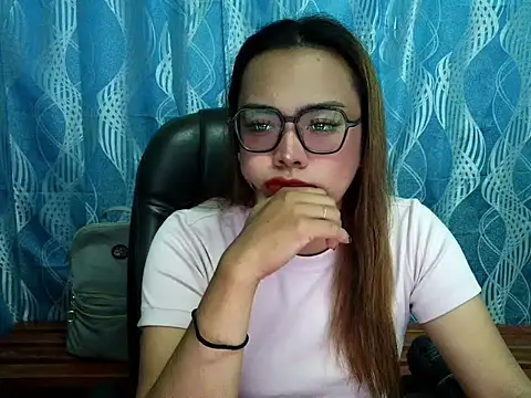 Snapshot of Your_PrettyGirlxxx chatting on 24, 9, 2025 Your PrettyGirlxxx online show from 24, 9, 2025
