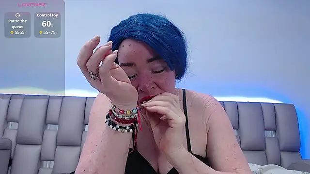 Kittywhiteass online show from 15, 1, 2026