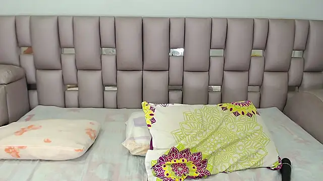 Kittywhiteass online show from 21, 11, 2025