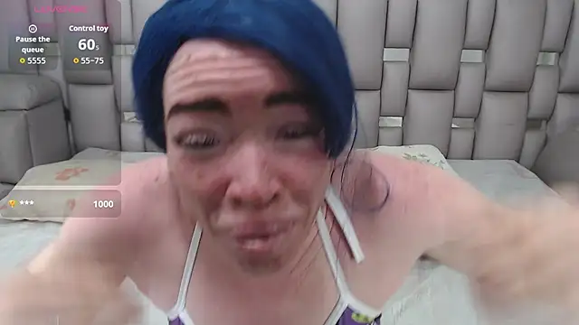 Kittywhiteass online show from 13, 1, 2026