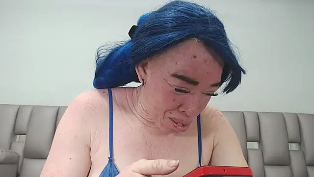 Kittywhiteass online show from 4, 2, 2026