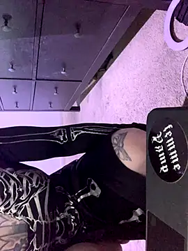 Kik SickSlut88 online show from 28, 10, 2025