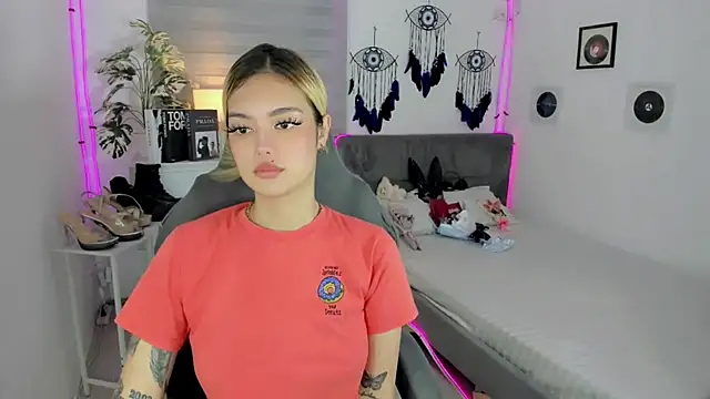 AlexandraMooree online show from 12, 1, 2026