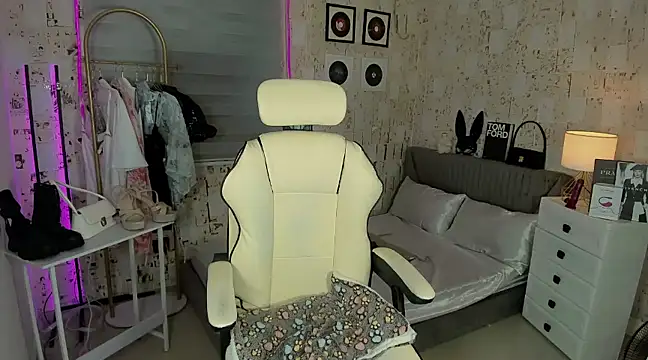 AlexandraMooree online show from 6, 3, 2025