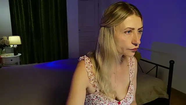 Snapshot of ZoeGrant chatting on 17, 5, 2026 ZoeGrant online show from 17, 5, 2026