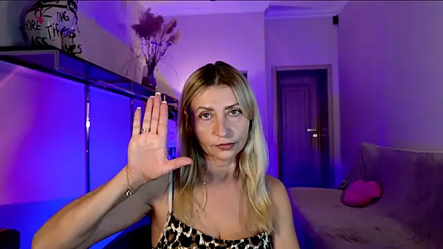 ZoeGrant online show from 19, 10, 2025