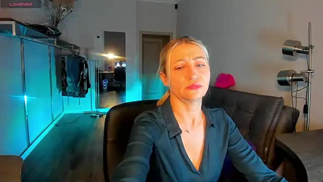 ZoeGrant online show from 13, 2, 2026