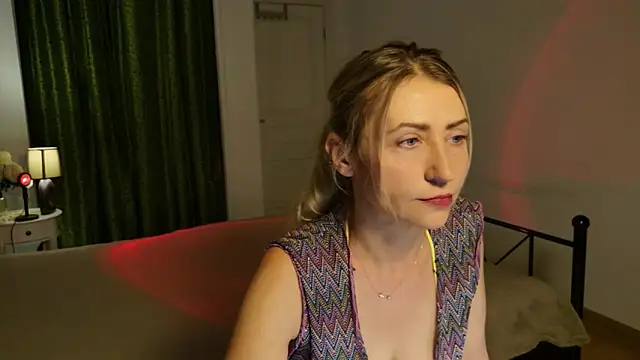 Snapshot of ZoeGrant chatting on 15, 5, 2026 ZoeGrant online show from 15, 5, 2026