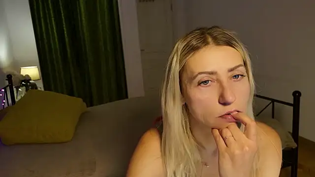 ZoeGrant online show from 12, 11, 2025