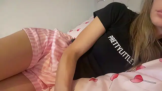 Snapshot of Lillymariee chatting on 2, 2, 2025 Lillymariee online show from 2, 2, 2025