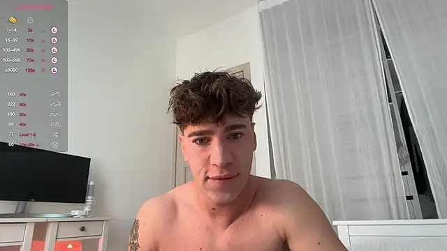 Snapshot of Evan__White_ chatting on 5, 10, 2025 Evan White online show from 5, 10, 2025
