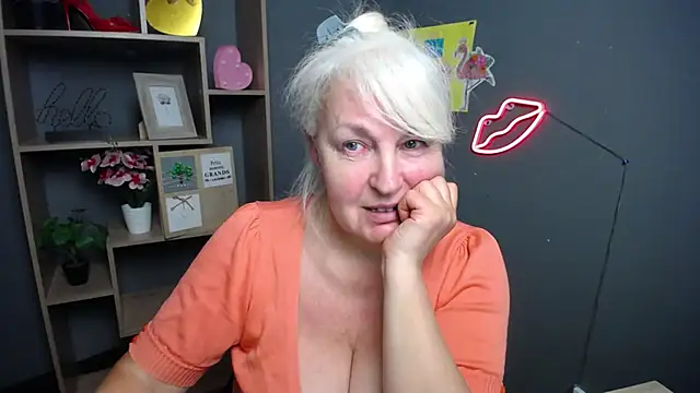 Snapshot of BlondyLeeBest chatting on 1, 5, 2026 BlondyLeeBest online show from 1, 5, 2026
