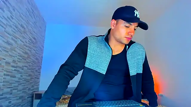 Snapshot of nicolas_herrera chatting on 8, 3, 2025 nicolas herrera online show from 8, 3, 2025