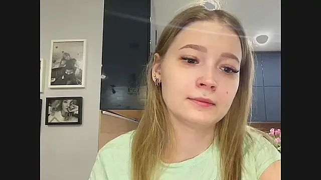 Snapshot of CharmingSarah chatting on 12, 3, 2025 CharmingSarah online show from 12, 3, 2025