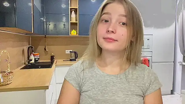 Snapshot of CharmingSarah chatting on 14, 9, 2025 CharmingSarah online show from 14, 9, 2025
