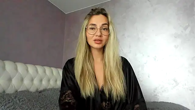 Snapshot of _DarkRose_ chatting on 28, 9, 2025 DarkRose online show from 28, 9, 2025