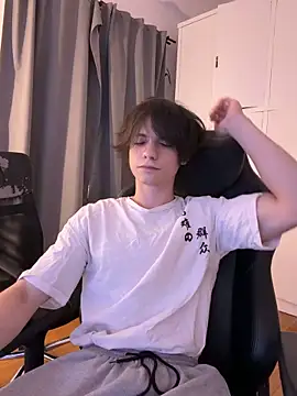 Snapshot of SasukeUhchiaa chatting on 2, 6, 2026 SasukeUhchiaa online show from 2, 6, 2026