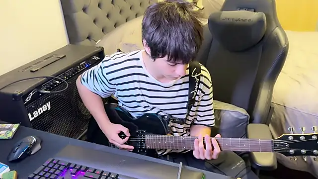 SasukeUhchiaa online show from 8, 3, 2025