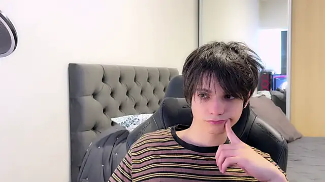 SasukeUhchiaa online show from 4, 1, 2025