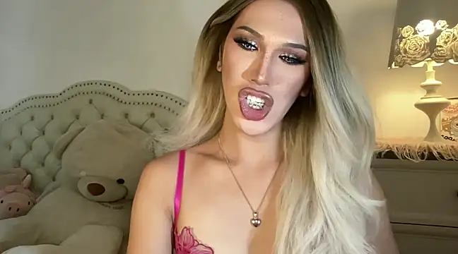 Ts glamxxxx online show from 26, 2, 2025