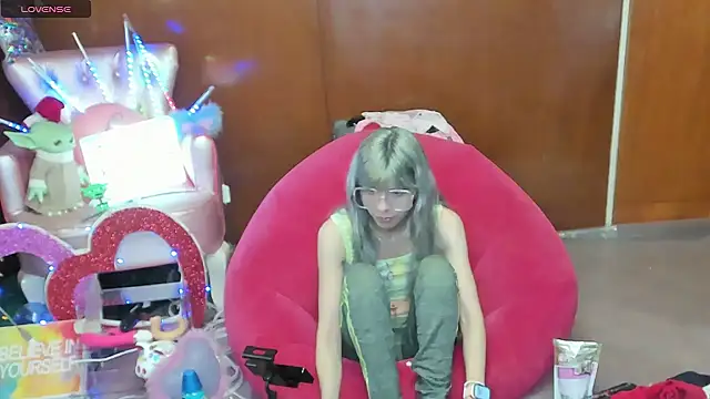 Snapshot of Skinygirl chatting on 4, 5, 2026 Skinygirl online show from 4, 5, 2026