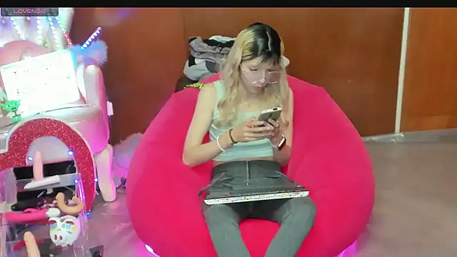 Skinygirl online show from 8, 4, 2026