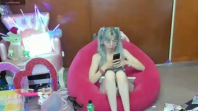 Snapshot of Skinygirl chatting on 5, 5, 2026 Skinygirl online show from 5, 5, 2026
