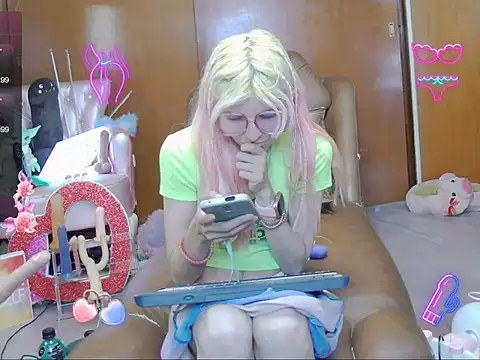 Skinygirl online show from 17, 11, 2025