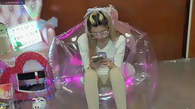 Skinygirl online show from 8, 3, 2026