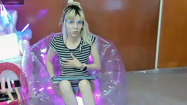 Skinygirl online show from 30, 3, 2026