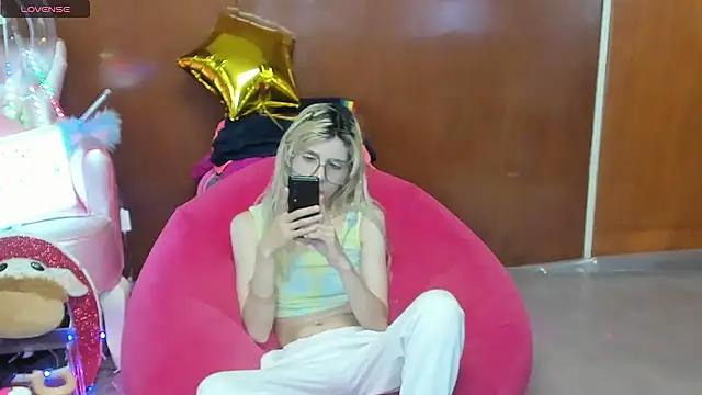 Skinygirl online show from 21, 7, 2026