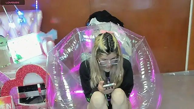 Skinygirl online show from 13, 2, 2026