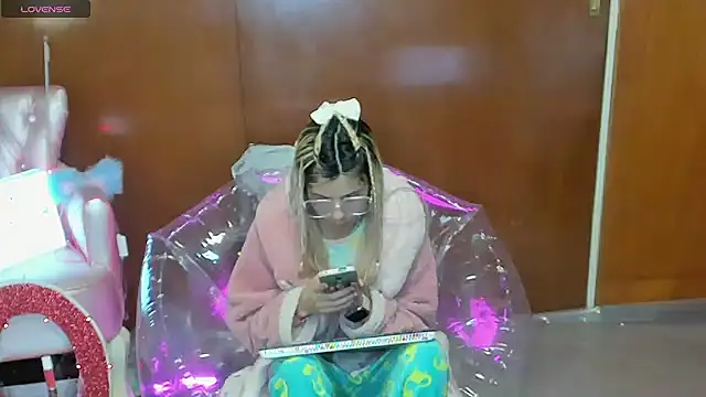 Skinygirl online show from 17, 3, 2026