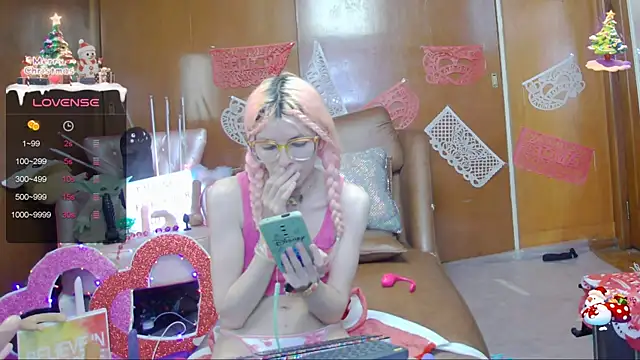 Skinygirl online show from 15, 2, 2025