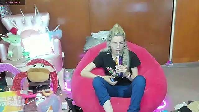 Snapshot of Skinygirl chatting on 2, 6, 2026 Skinygirl online show from 2, 6, 2026